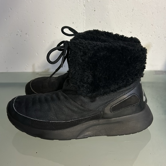 Nike Boots- 8 - Picture 2 of 4